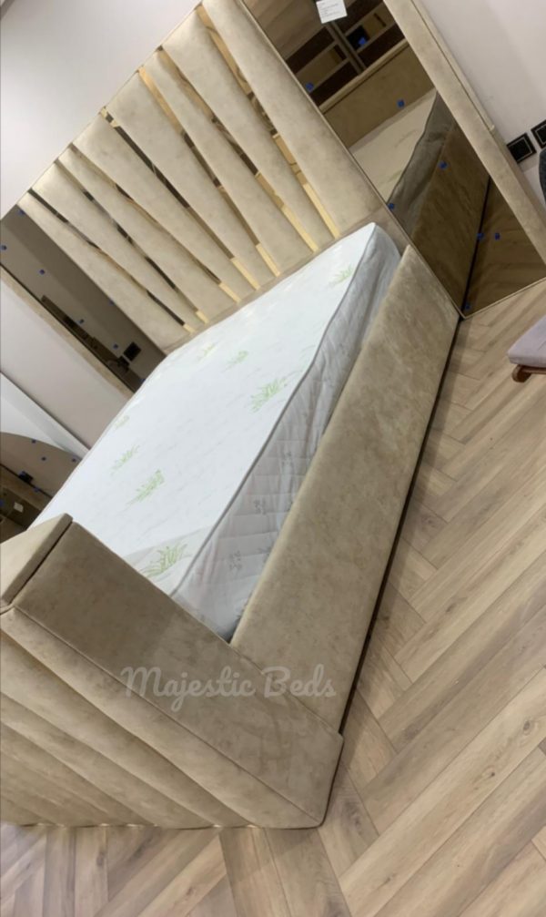 Vianca extravagant Mirrored TV Bed - Image 11