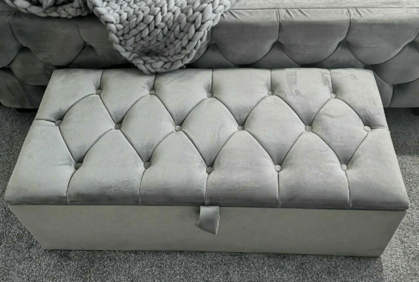 Luxurious Upholstered Chesterfield Curved Sleigh Bed - Image 16