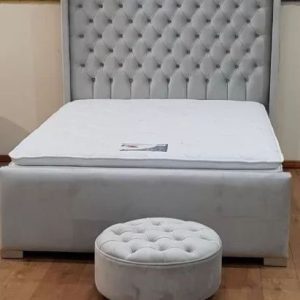 Majestic Wingback Silver Plush Velvet Chesterfield Bed with Poufee Seat